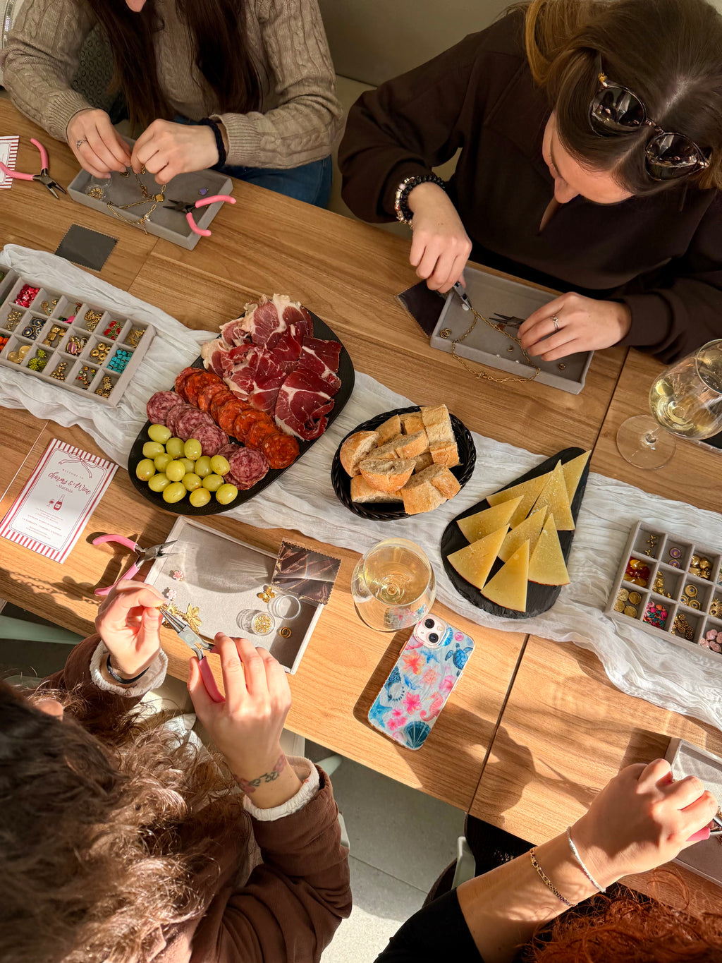 Taller CHARMS & MORE