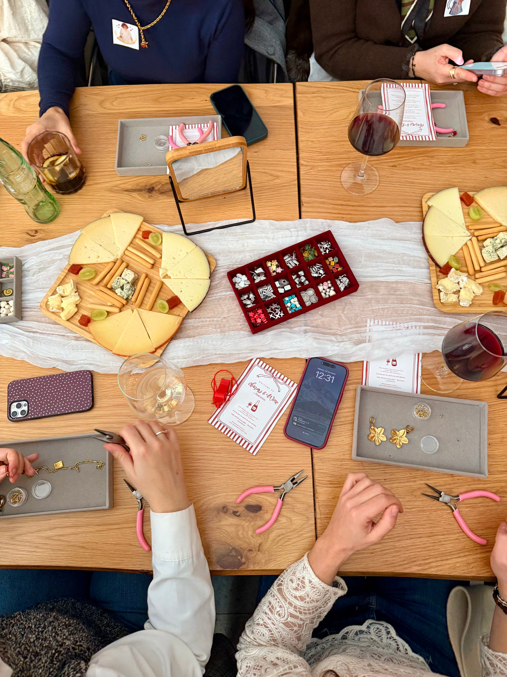 Taller CHARMS & MORE