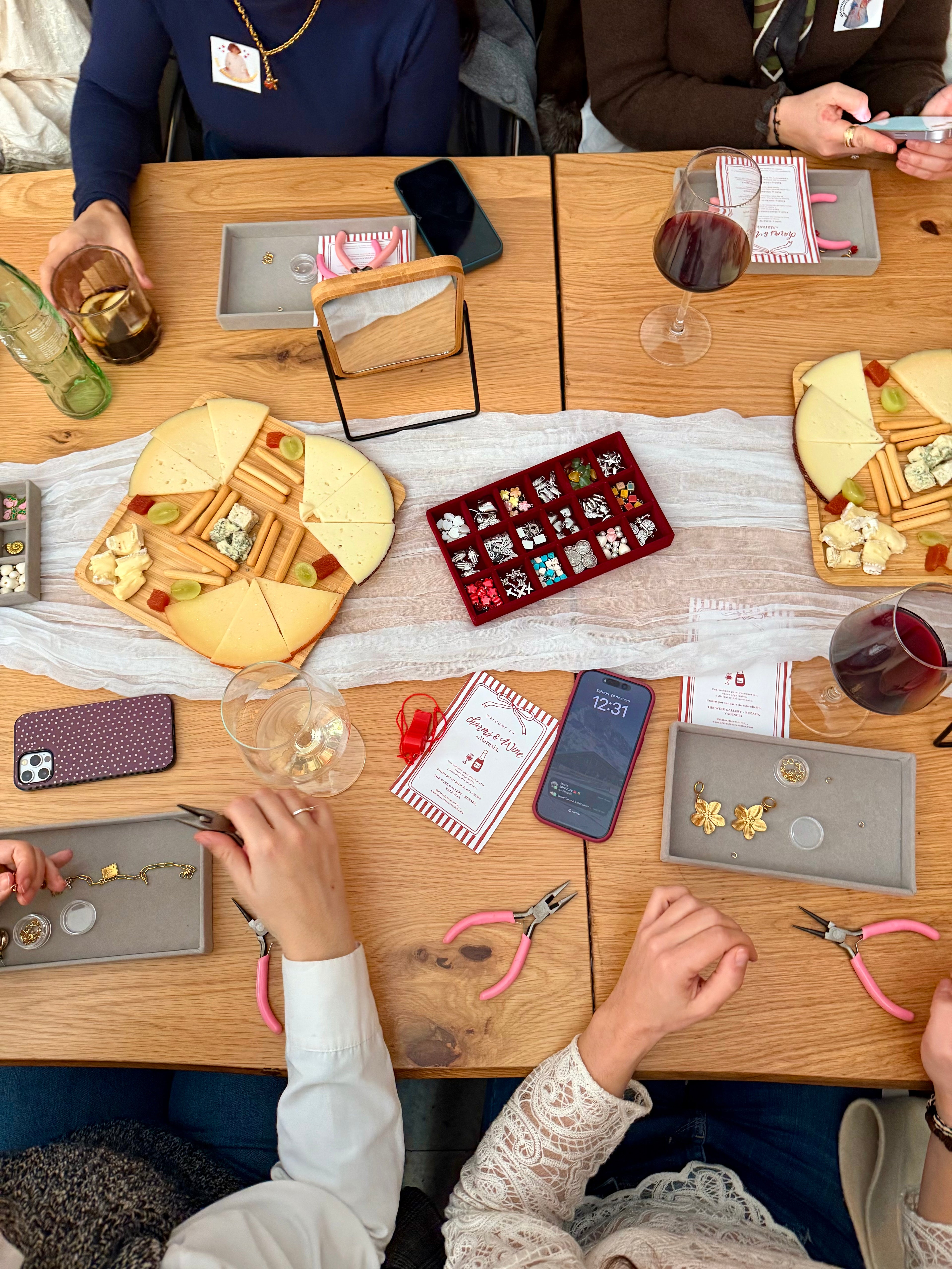 Taller CHARMS & MORE