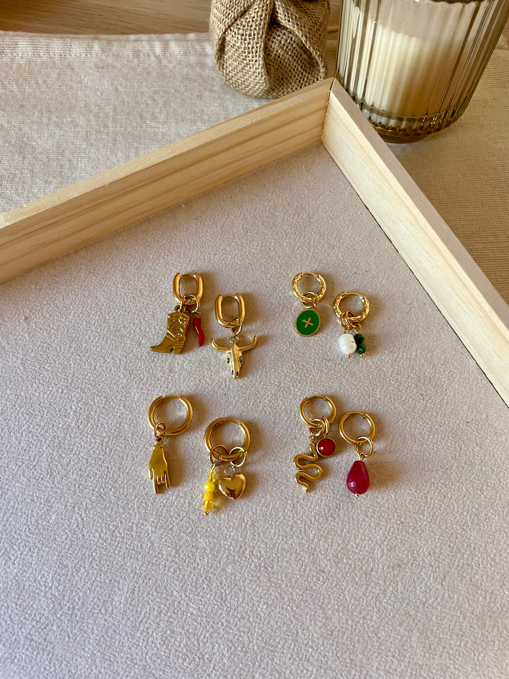 Charm Mini Medalla Burdeos
