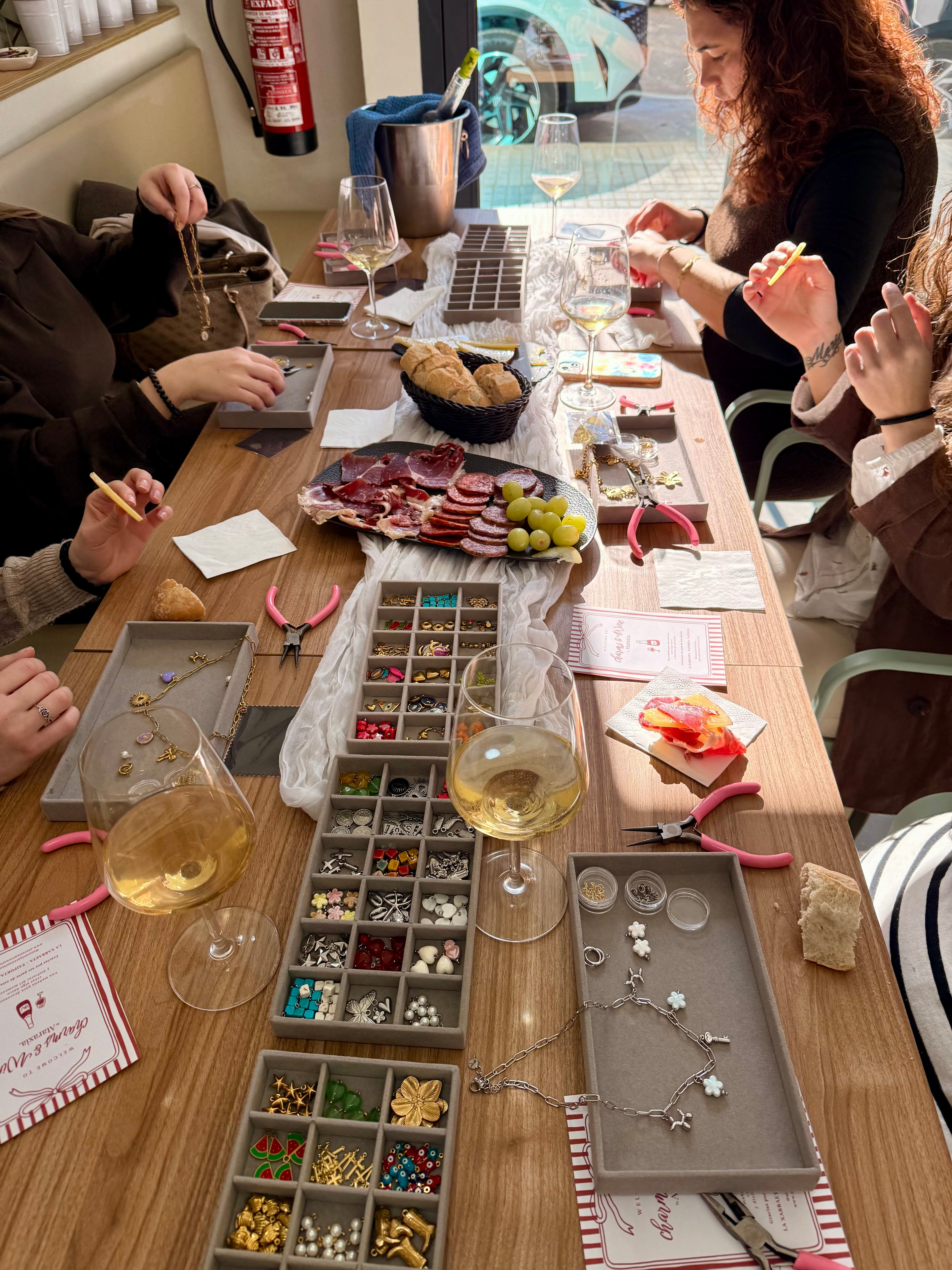 Taller CHARMS & MORE