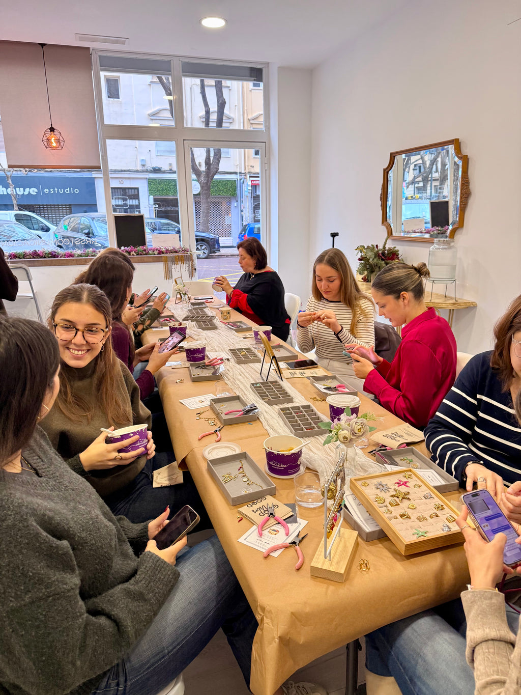 Taller CHARMS & MORE