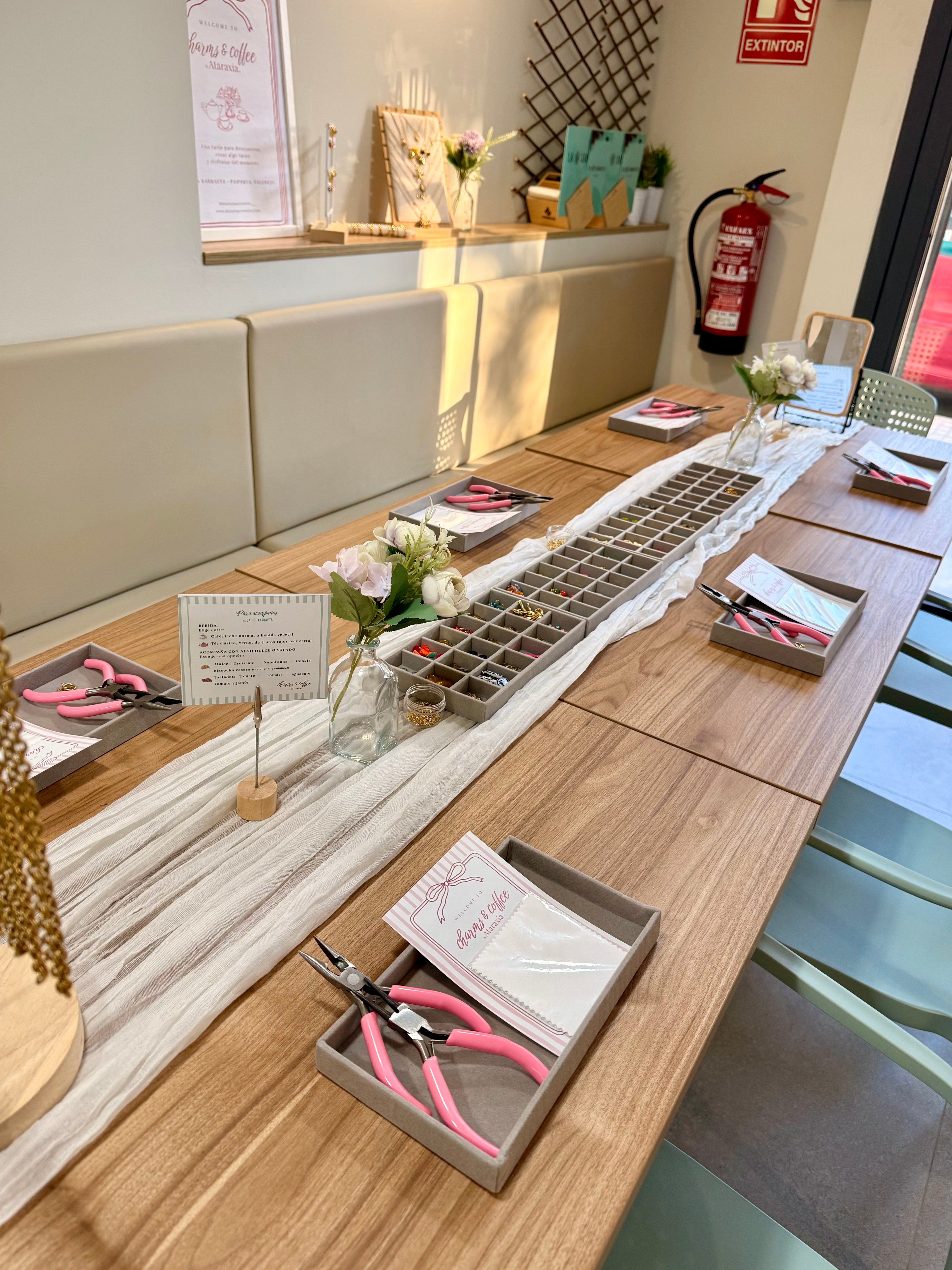 Taller Charms & Coffee - CAFETERÍA LA XARRAETA