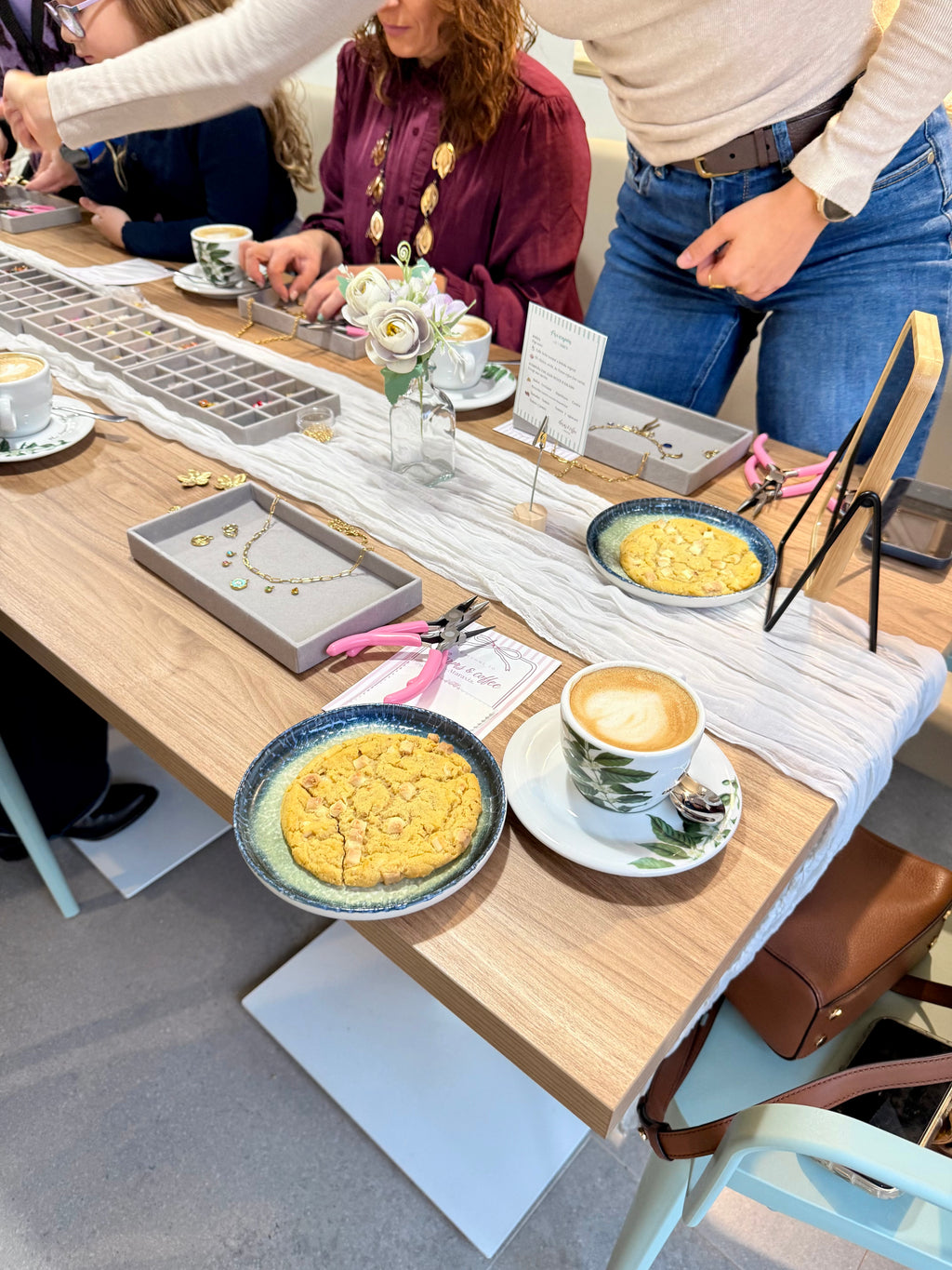 Taller Charms & Coffee - CAFETERÍA LA XARRAETA