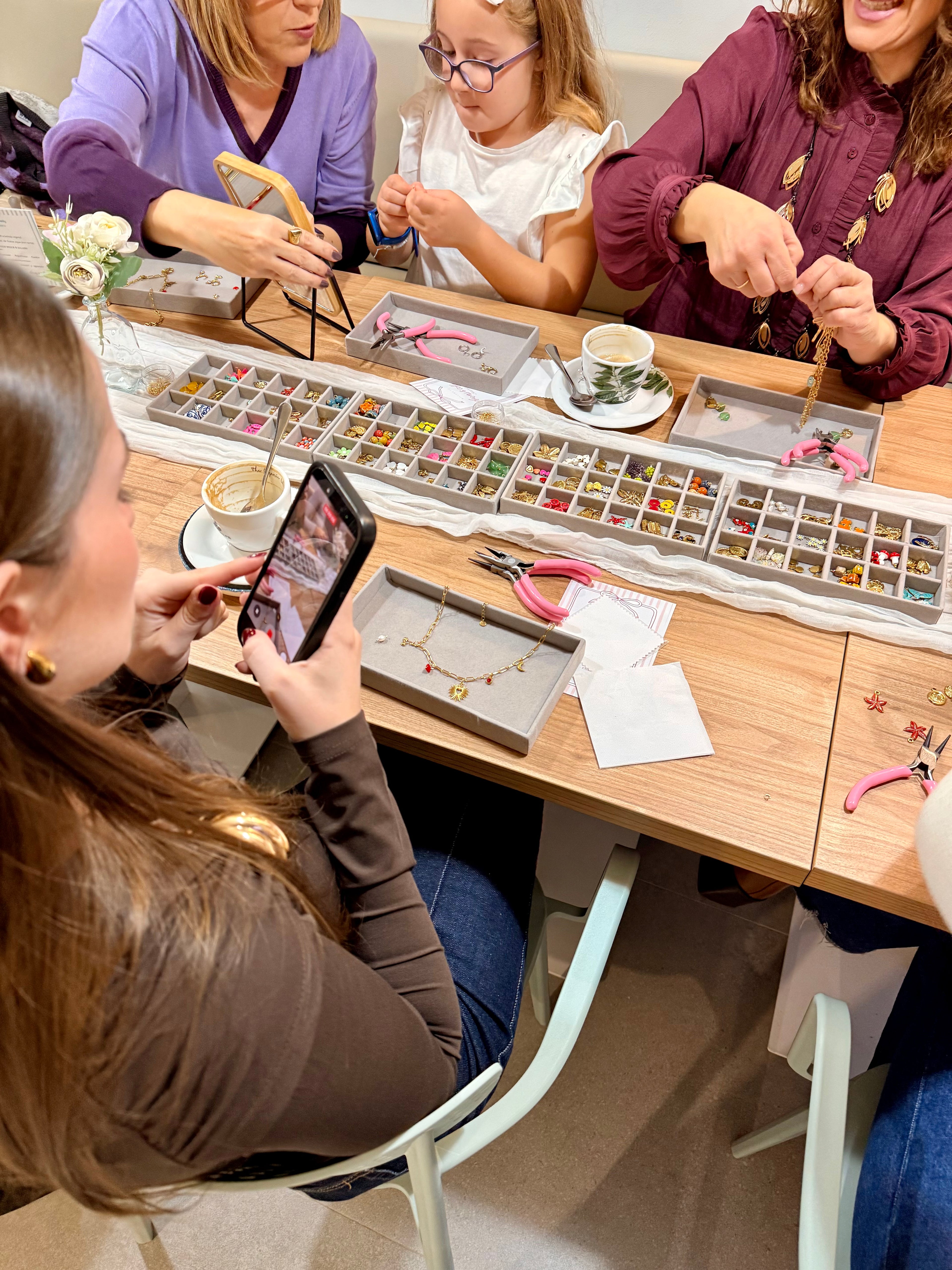 Taller Charms & Coffee - CAFETERÍA LA XARRAETA