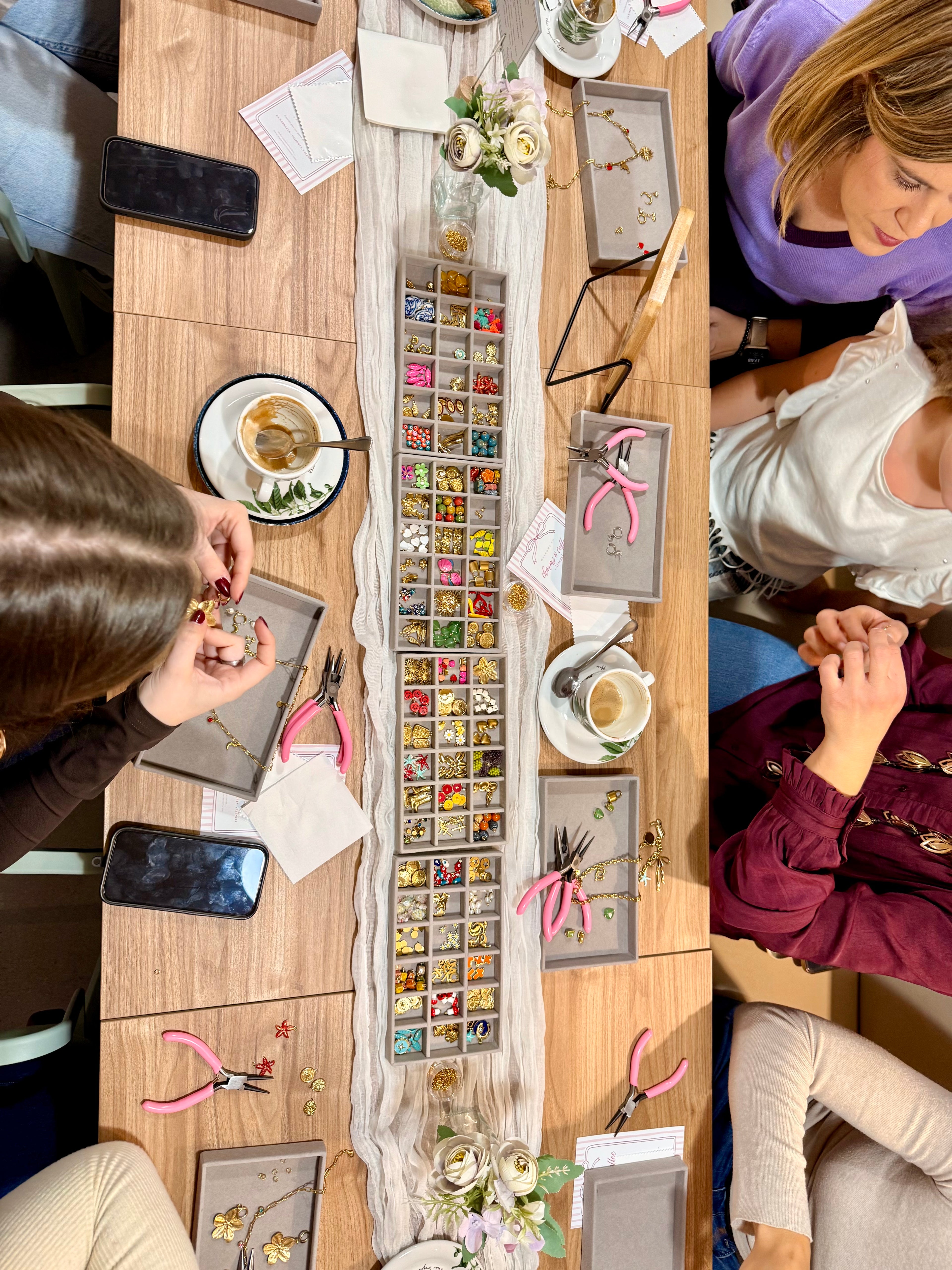 Taller Charms & Coffee - CAFETERÍA LA XARRAETA